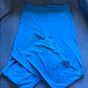 Lululemon high rise flare in the color pool side. Size 14